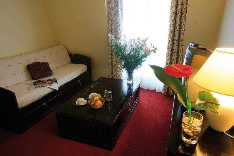 พรีเมียร์ คลาส ดูอาร์เนเนซ Hotel ดูอาร์เนอนี ห้อง รูปภาพ